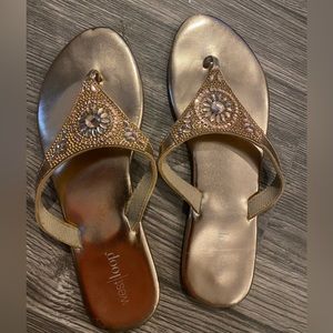Women’s West Loop Sandals. Size M 7/8, Gold.